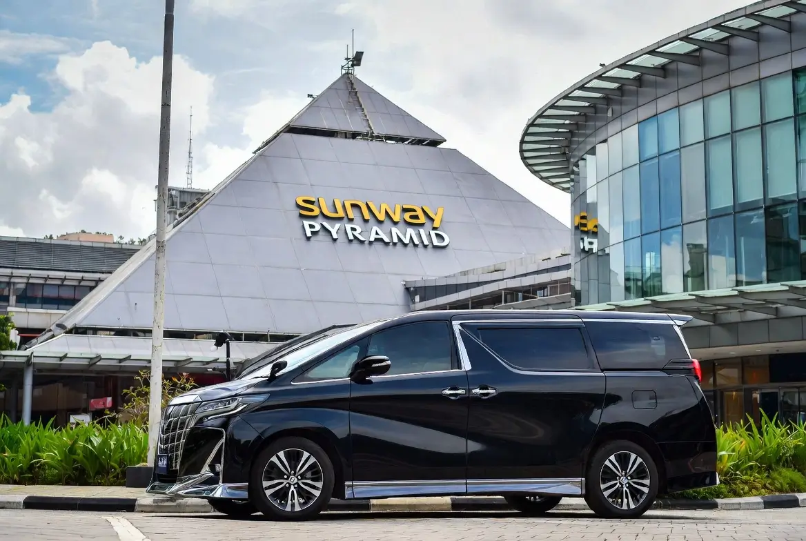 KLIA to Petaling Jaya private transfer luxury vehicle